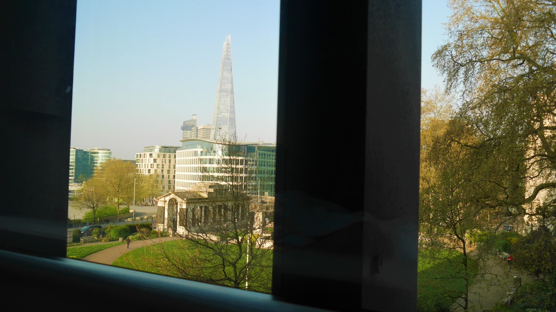 citizenM tower of london vue shard arpenter le chemin