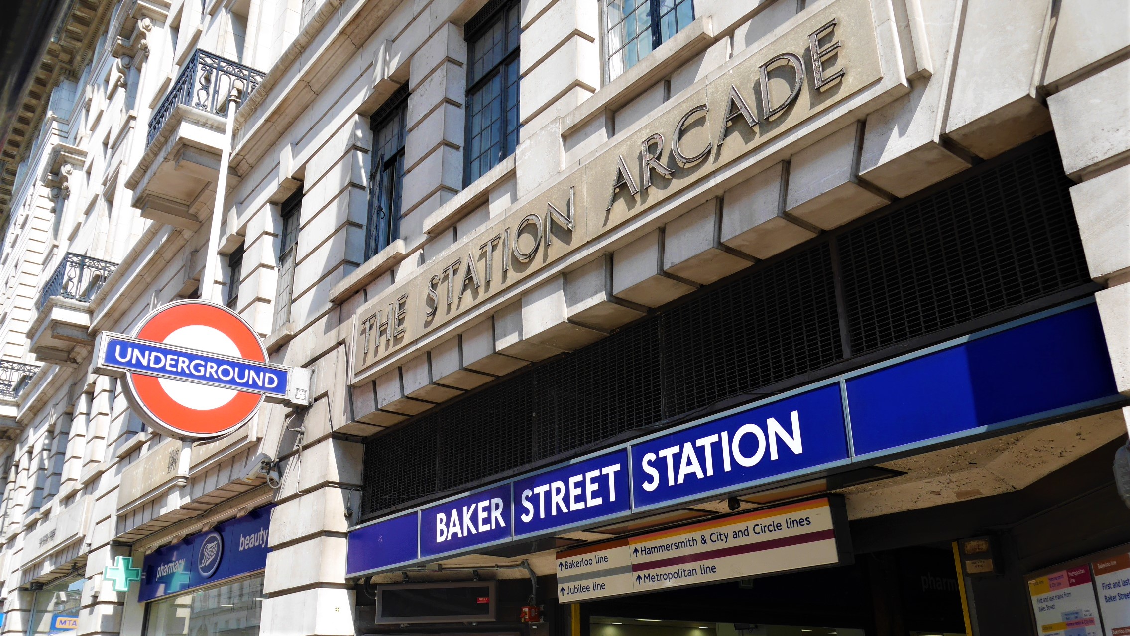 Baker Street metro Sherlock Holmes Arpenter le chemin