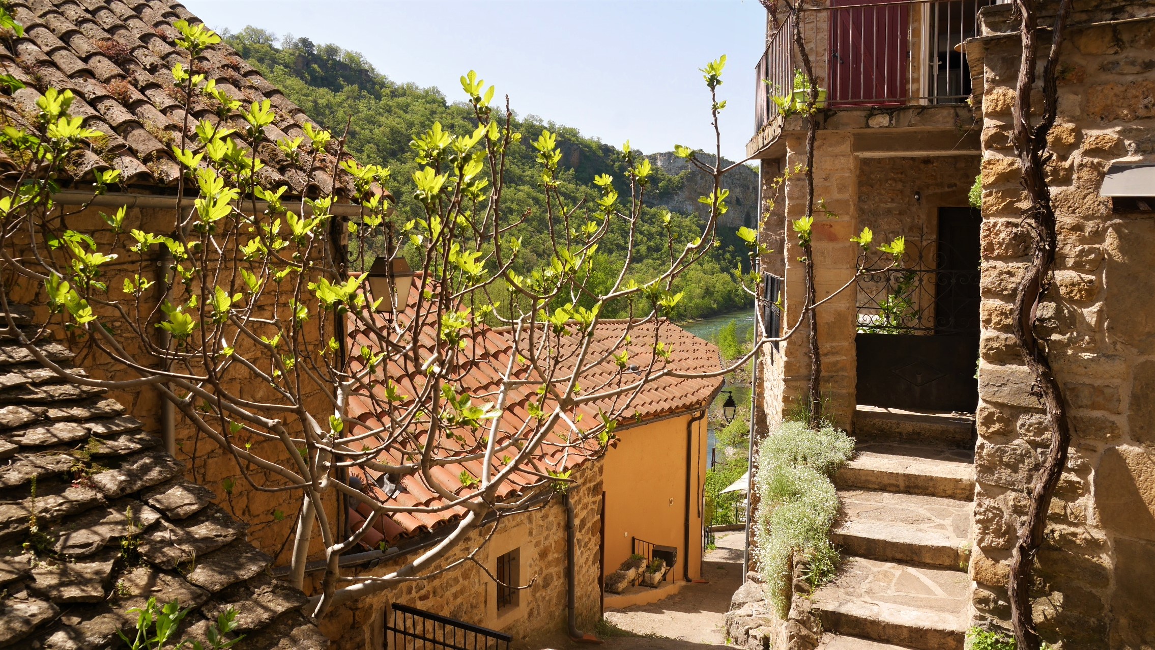 Peyre Aveyron Millau plus beau village de France blog voyage Arpenter le chemin