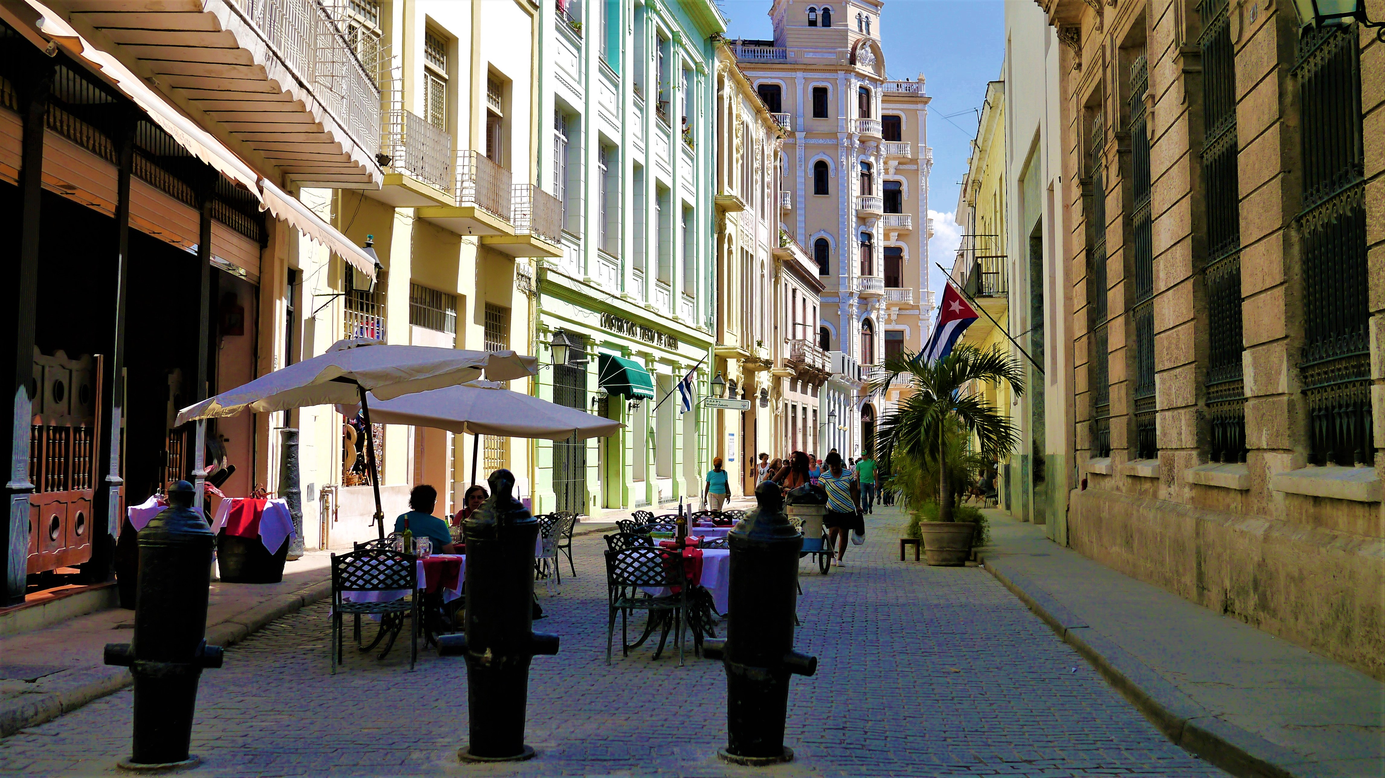la havane plaza vieja cuba blog voyage itineraire arpenter le chemin