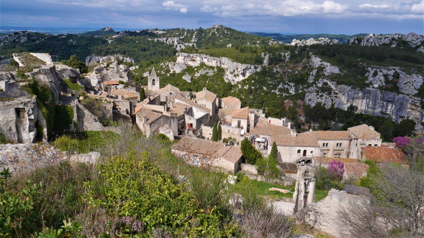Baux de provence village medieval que voir ou manger france blog voyage arpenter le chemin