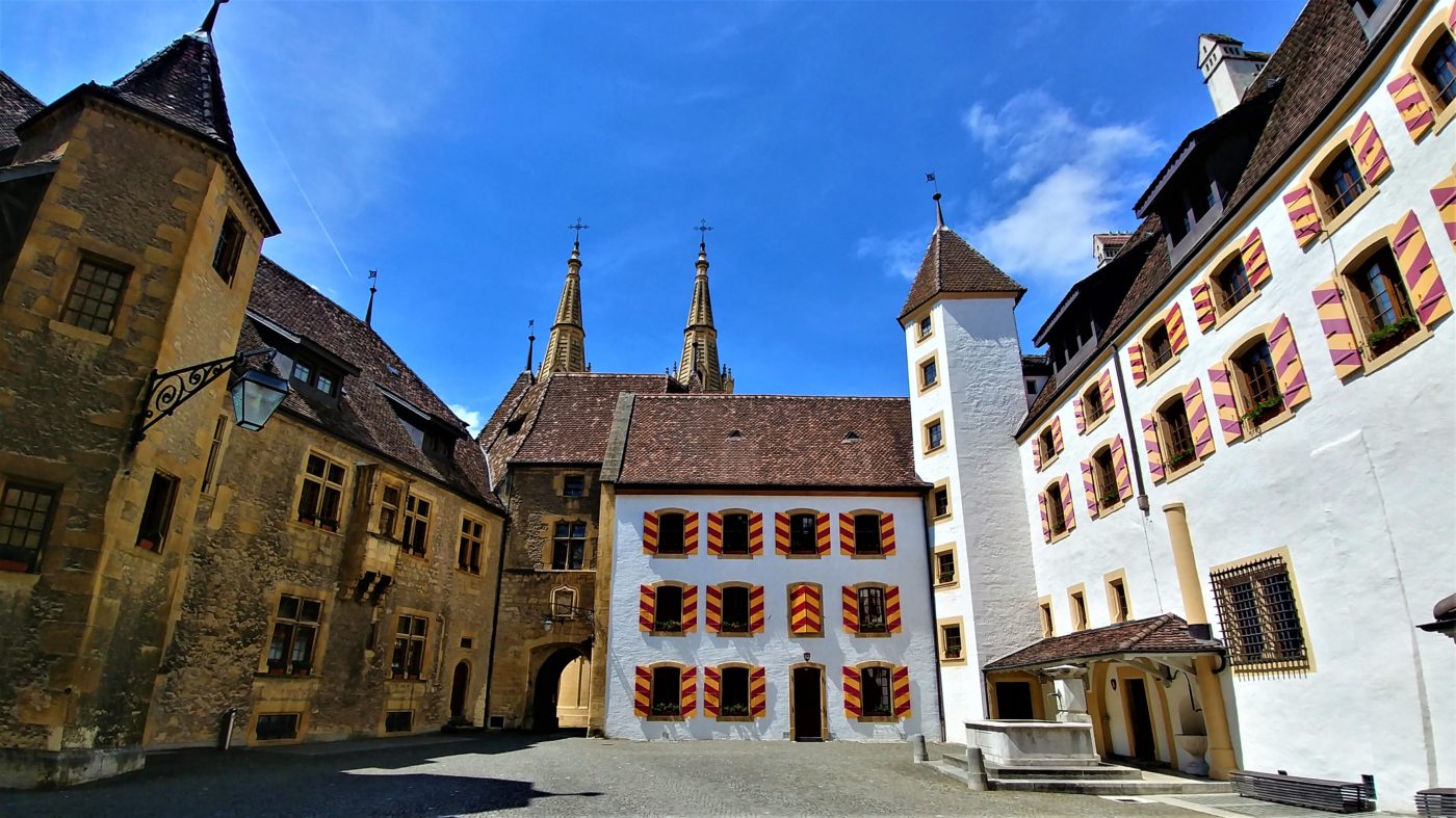 Neuchatel visiter chateau vieille ville suisse romande blog voyage europe eurotrip arpenter le chemin