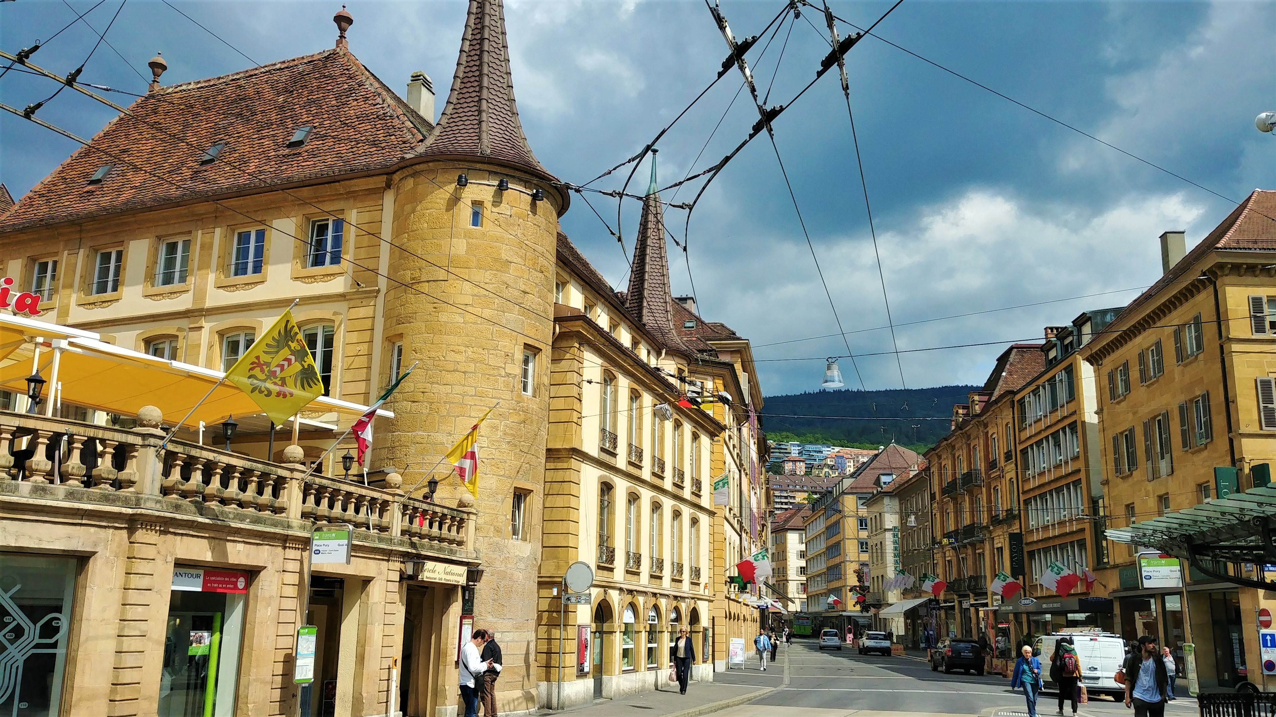 SUISSE // Neuchâtel et sa vieille ville - Arpenter le chemin