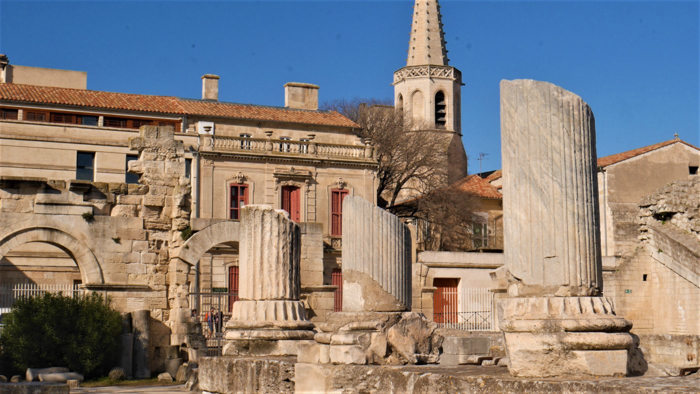 Arles amphitheatre antique visiter escapade printemps