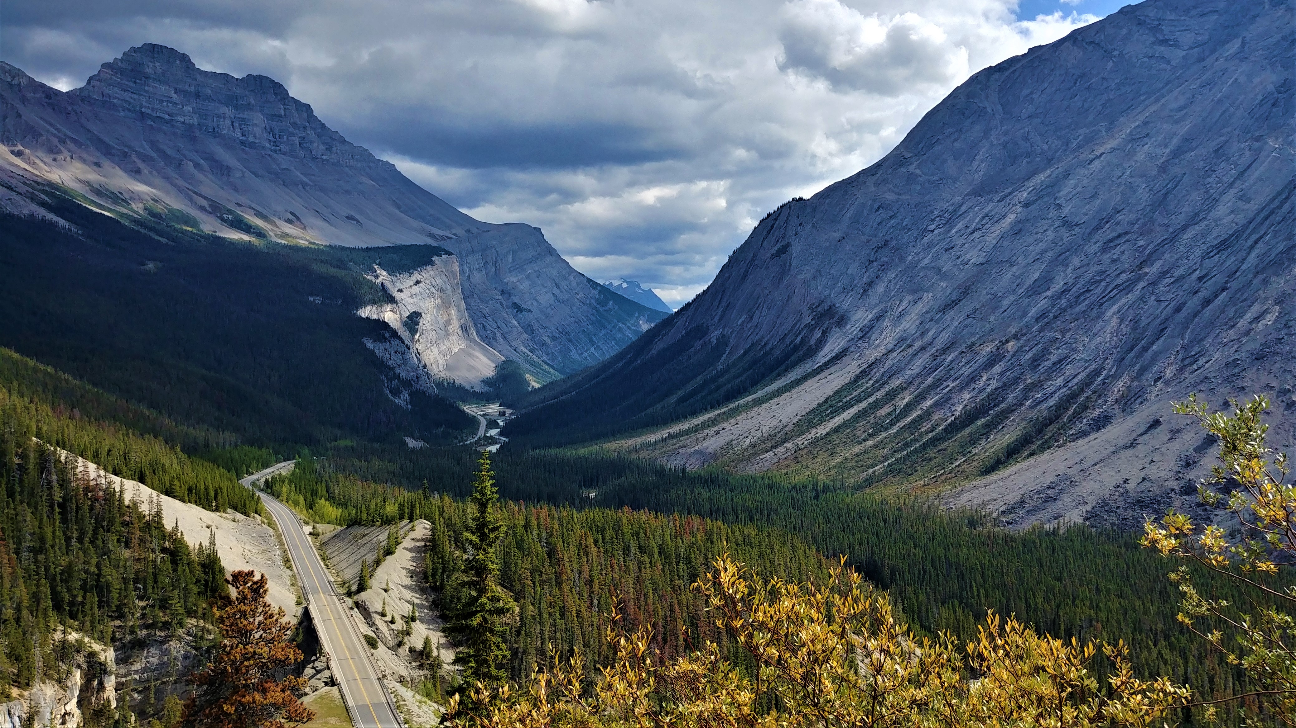 Banff Jasper promenade des glaciers icefield parkway muraille en pleurs weeping wall road-trip rocheuses canada