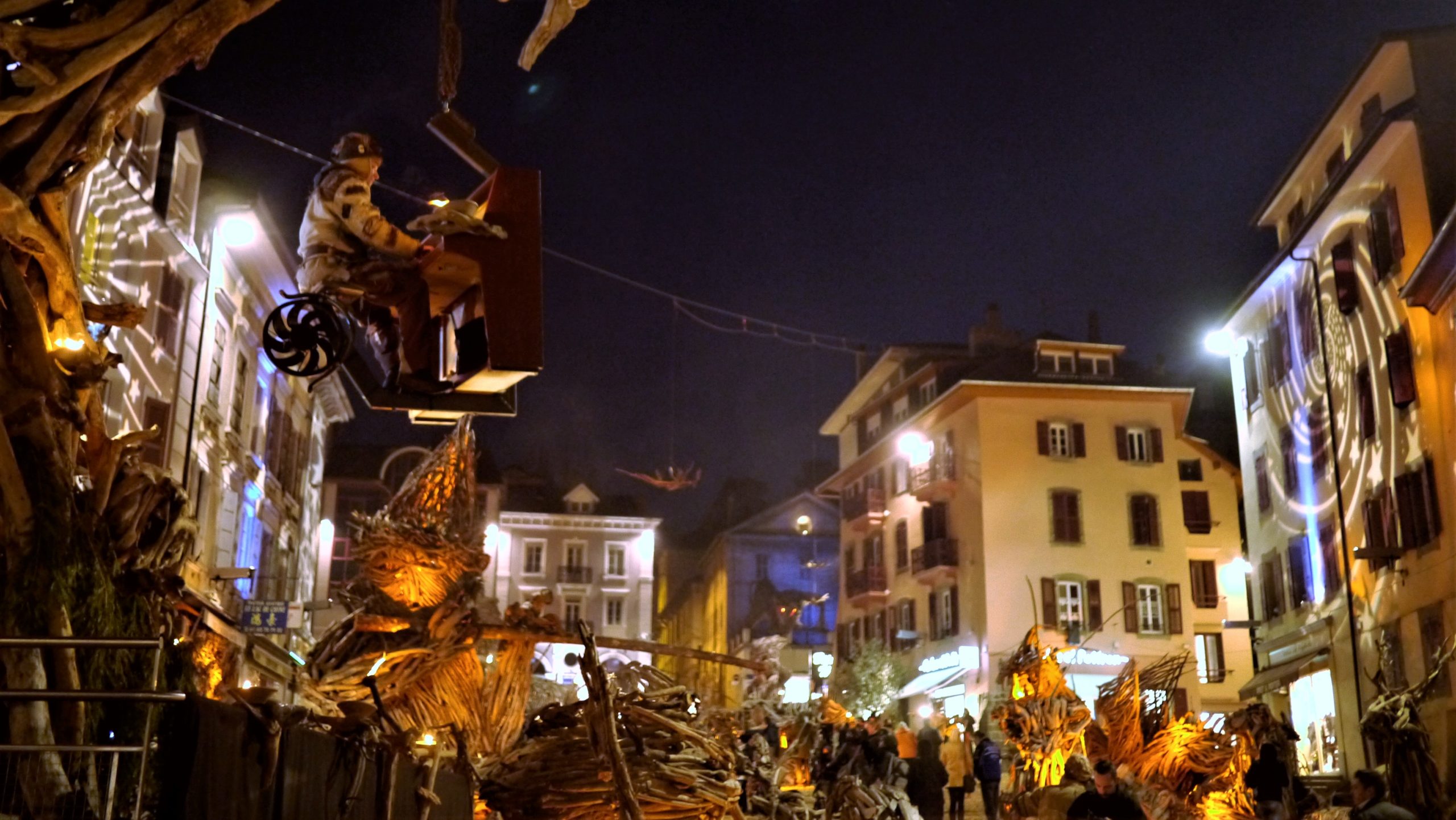 FRANCE // Les Flottins d'Evian, une légende de Noël FRANCE // Les Flottins d'Evian, une légende de Noël
