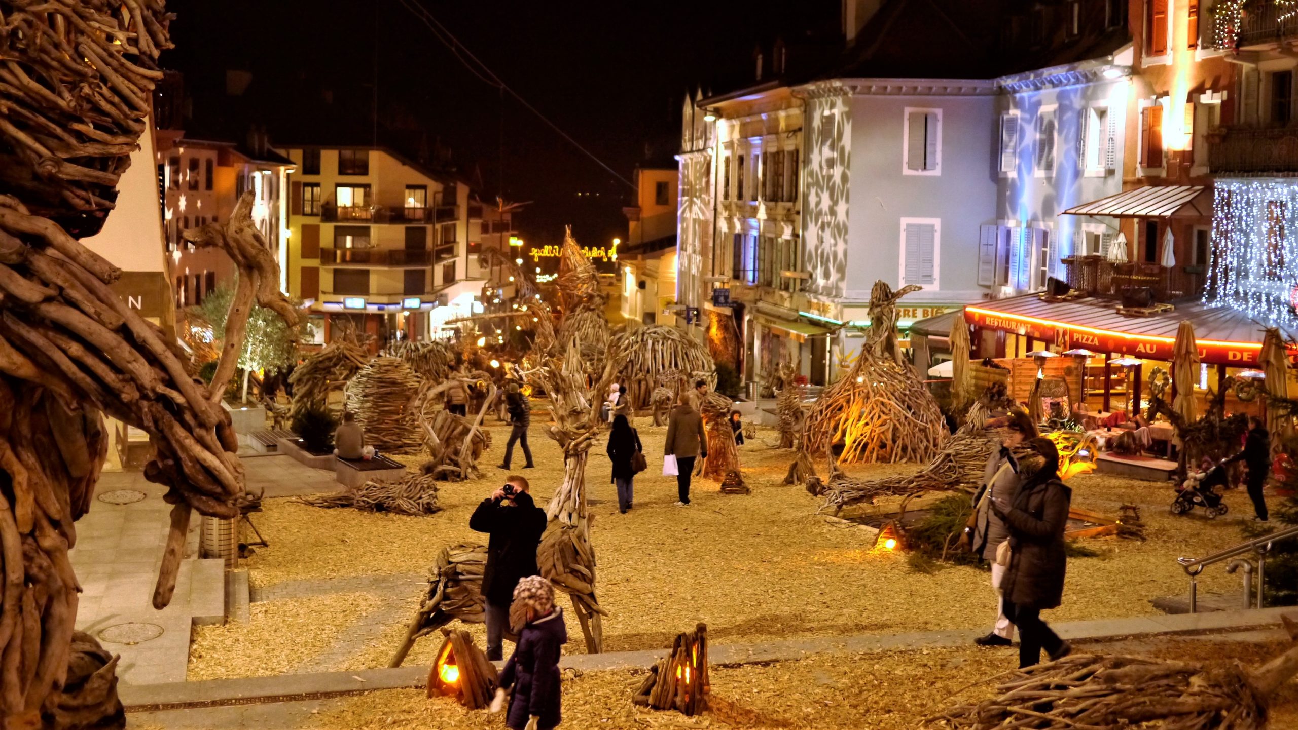FRANCE // Les Flottins d'Evian, une légende de Noël