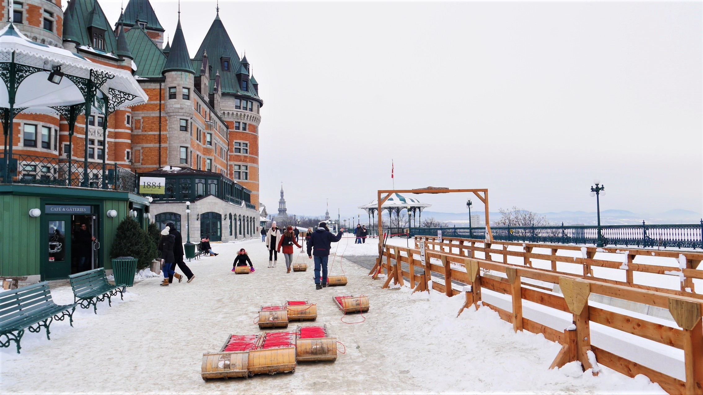 Quebec Noel terrasse Dufferin luge infos pratiques blog voyage canada hiver arpenter le chemin