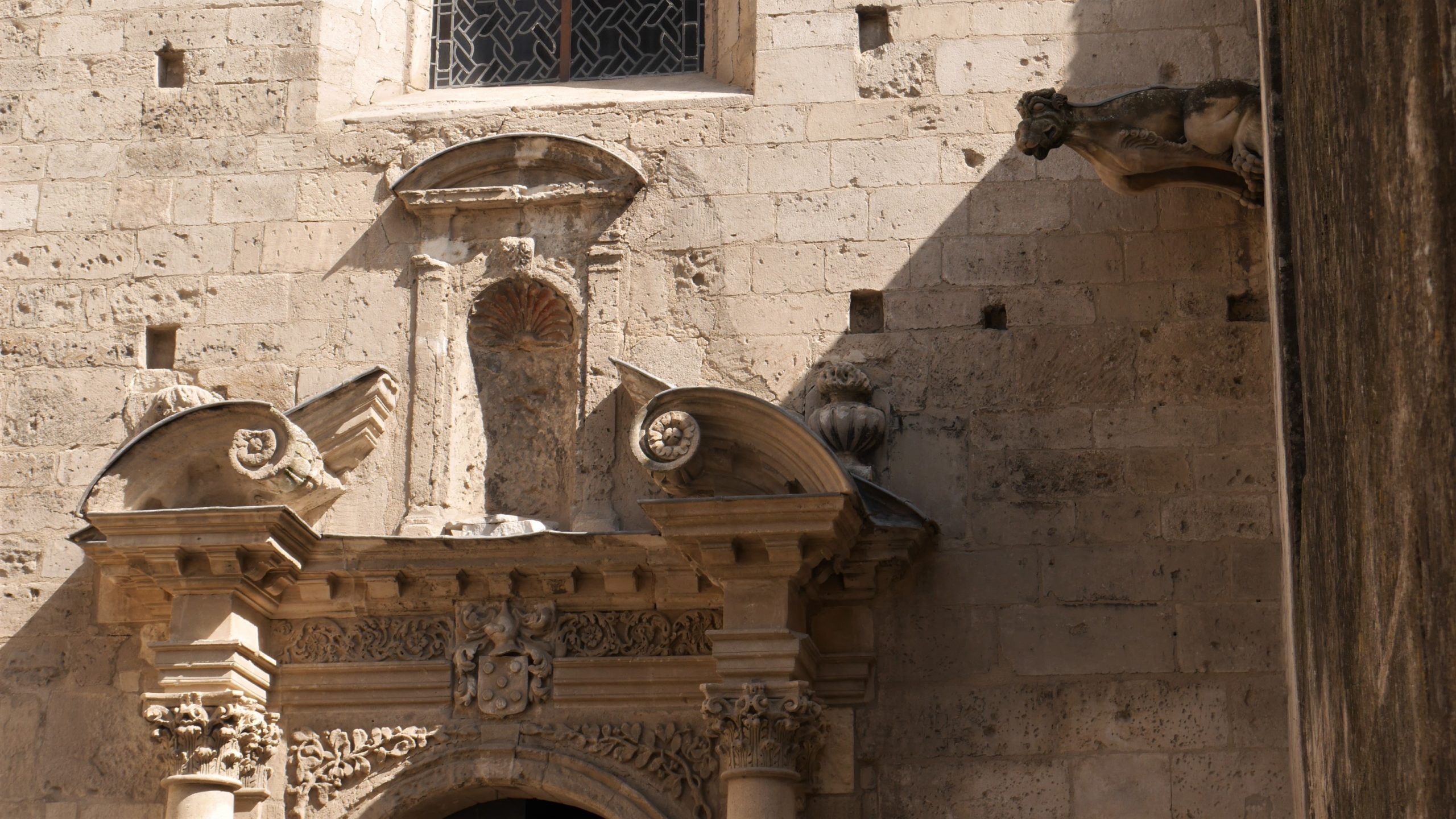 Collégiale Alyscamps Arles visite monuments historiques