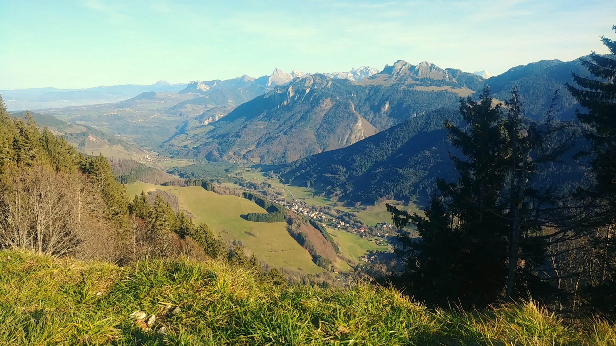 Randonnée panoramique facile Thonon Mont Forchat vallée verte